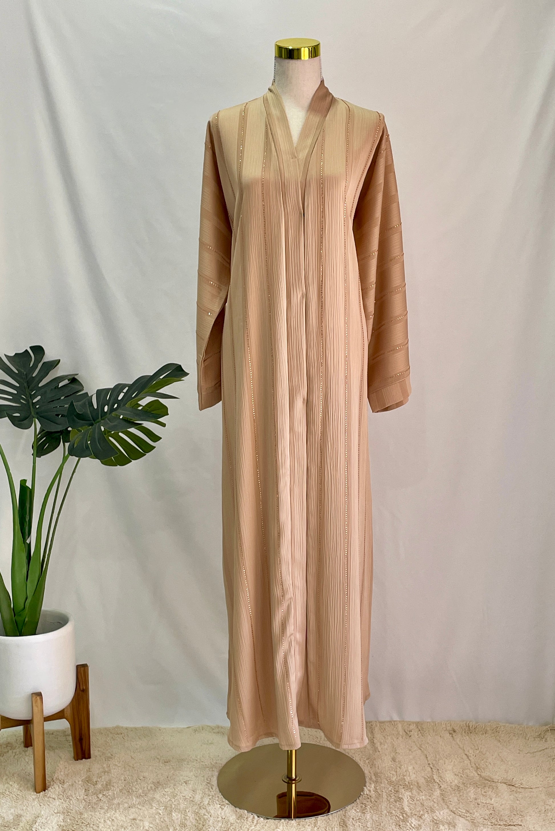 Noura Abaya, front view, full length