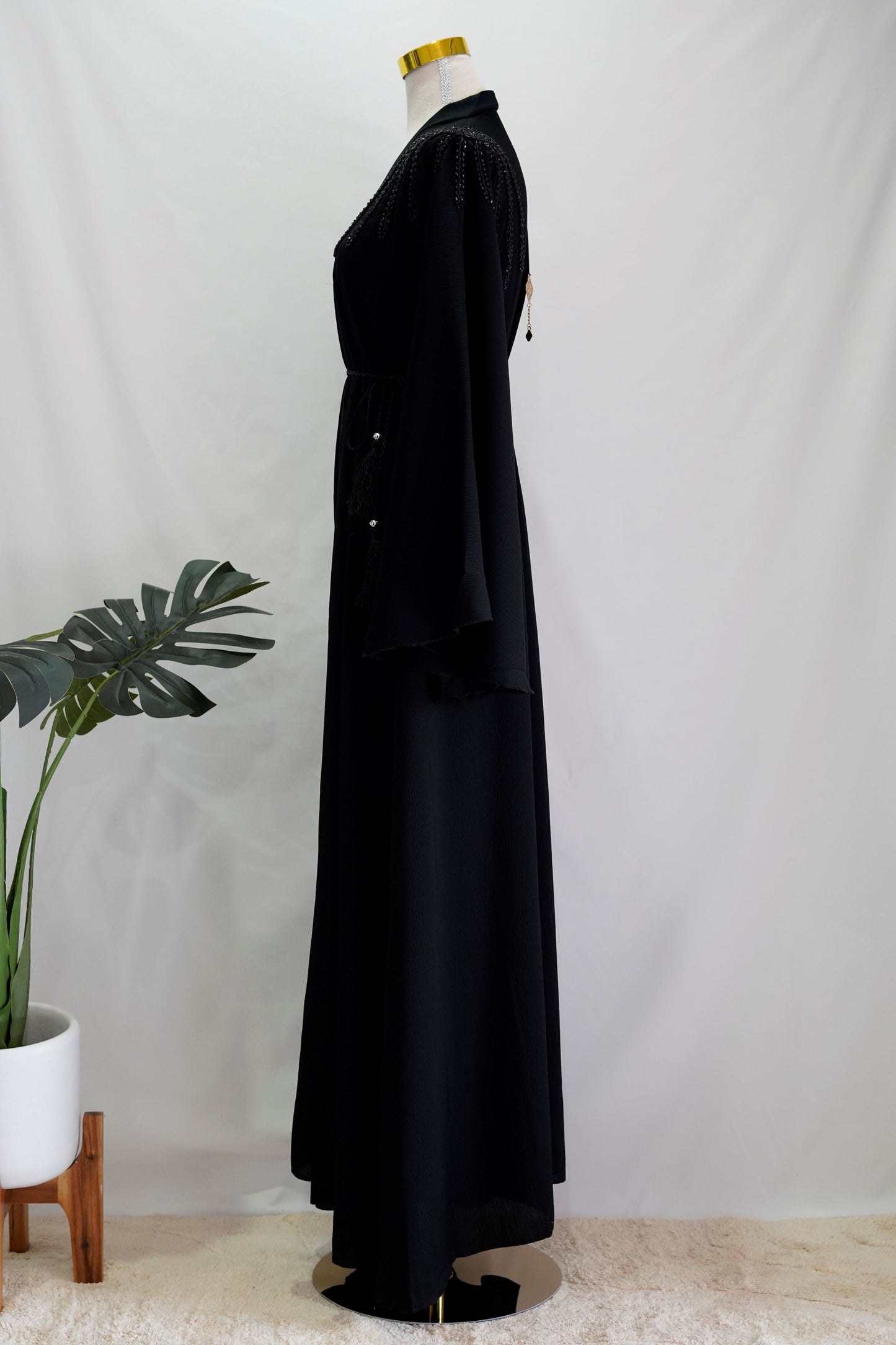 Aysha Abaya, side view, full length