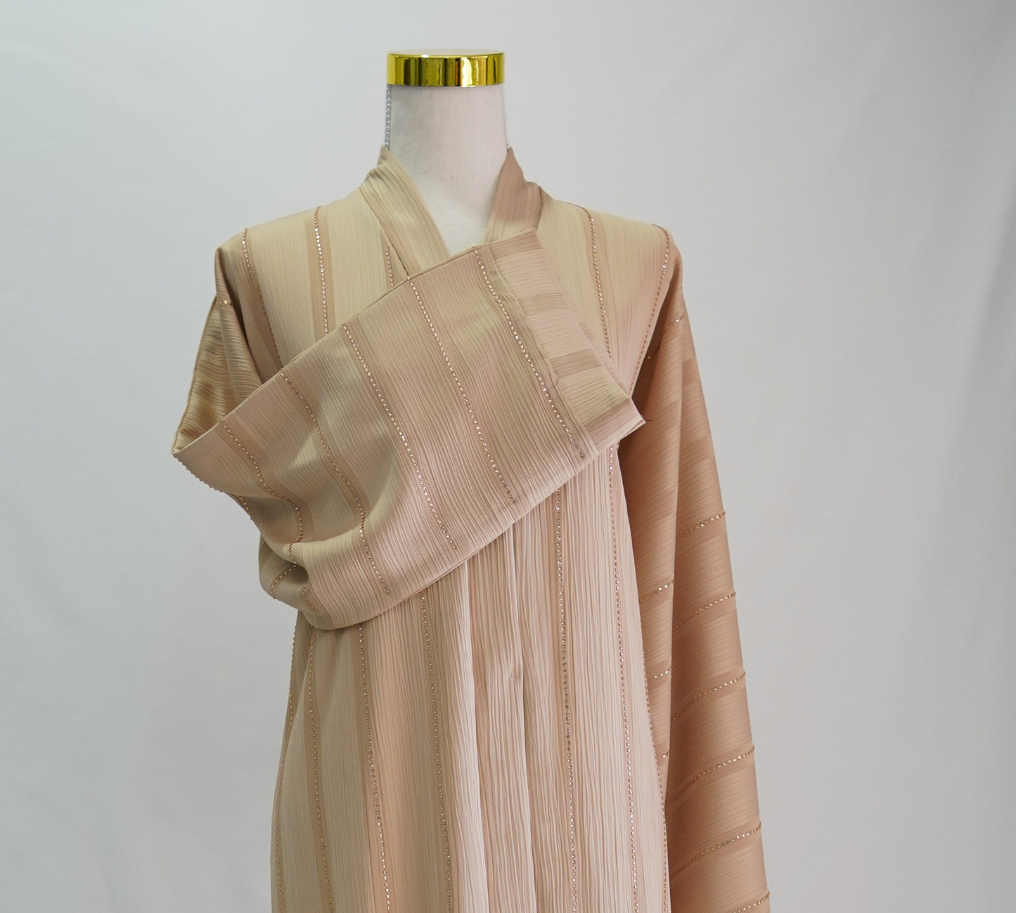 Noura Abaya, front view, close up, sleeve, upper body only